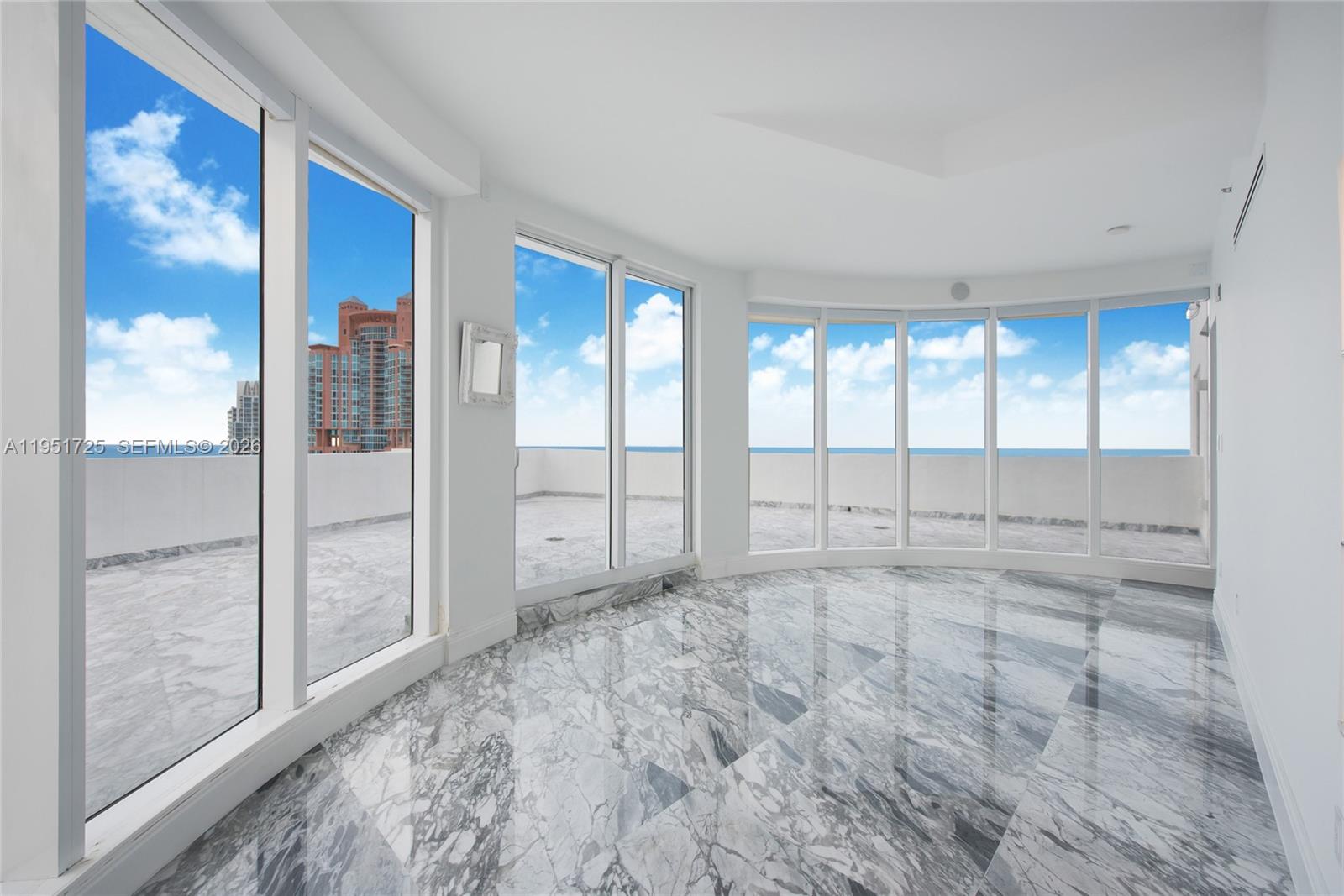 1000 S Pointe Dr #PH-2804 Miami Beach, FL 33139