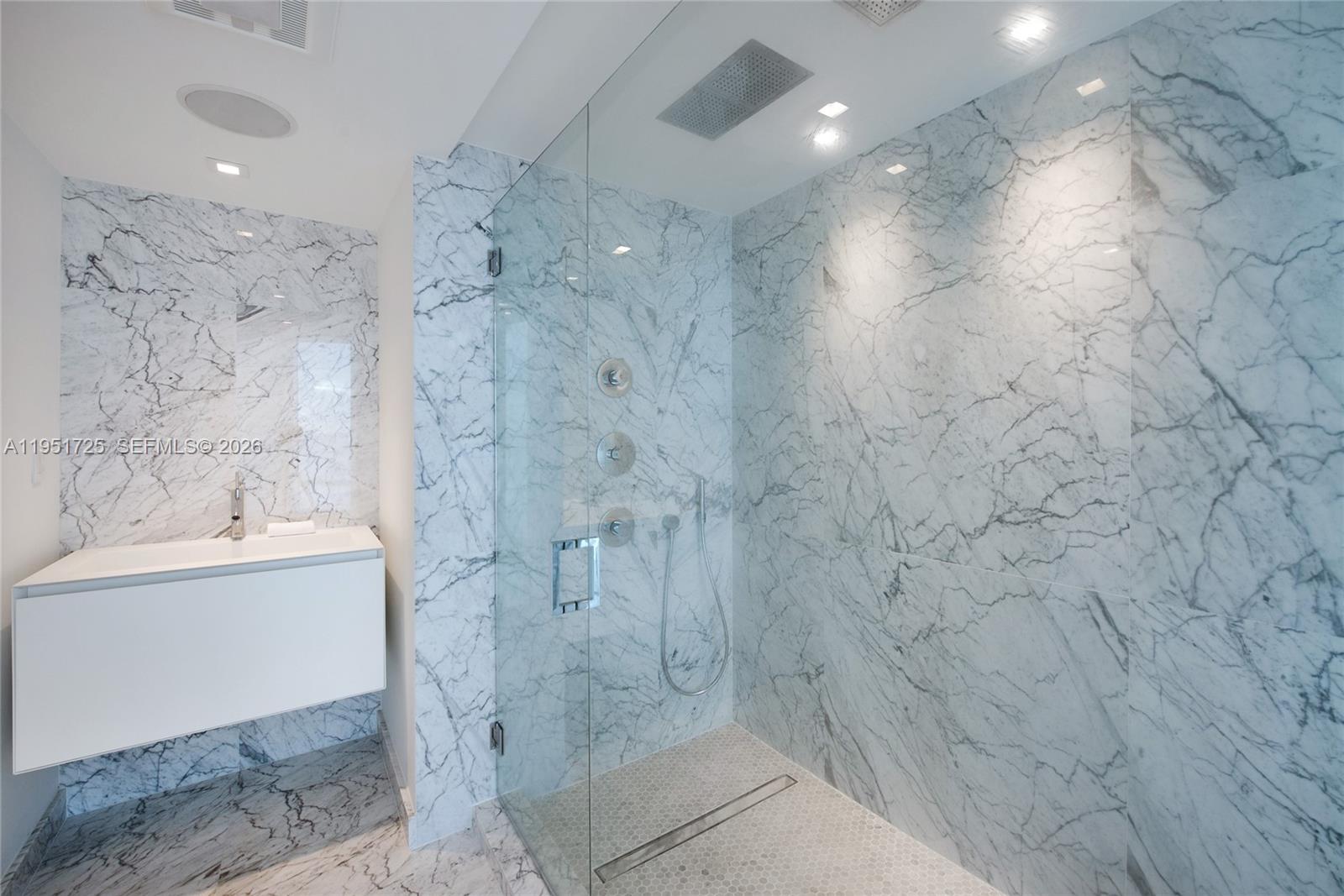 1000 S Pointe Dr #PH-2804 Miami Beach, FL 33139