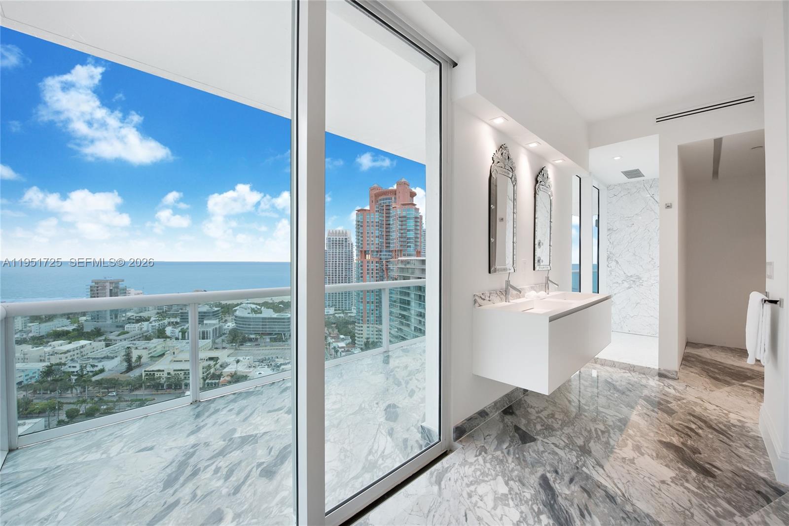 1000 S Pointe Dr #PH-2804 Miami Beach, FL 33139