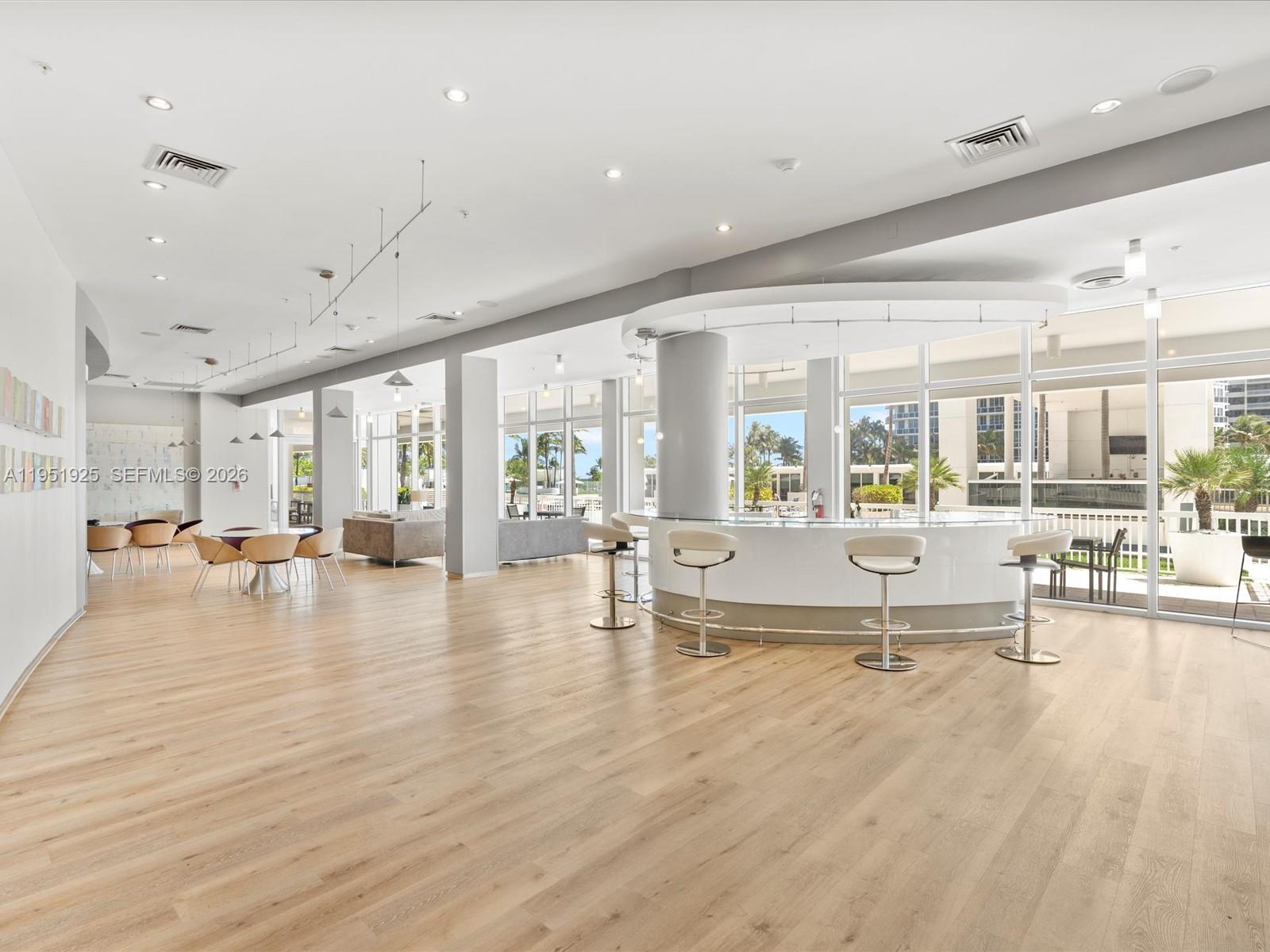 image Harbour House30