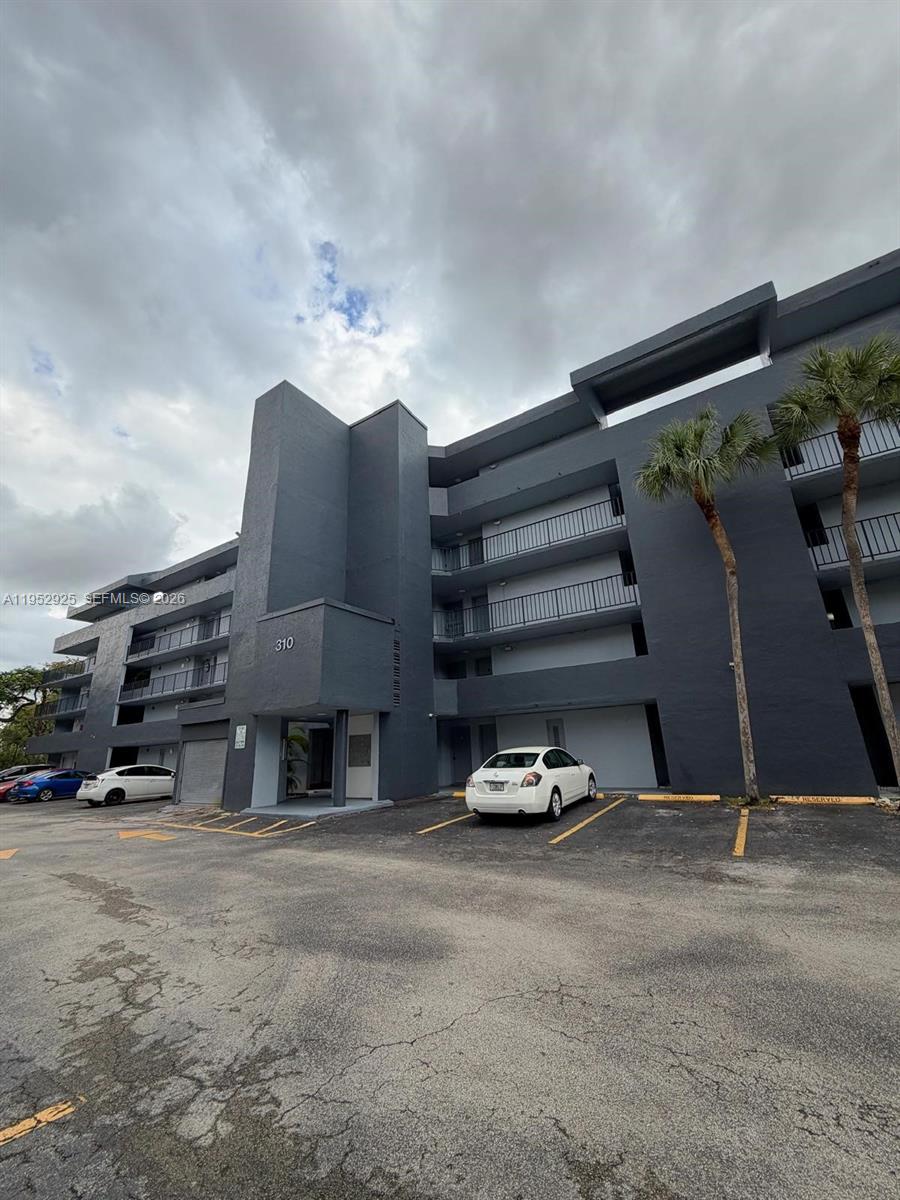 310 Fontainebleau Blvd #206