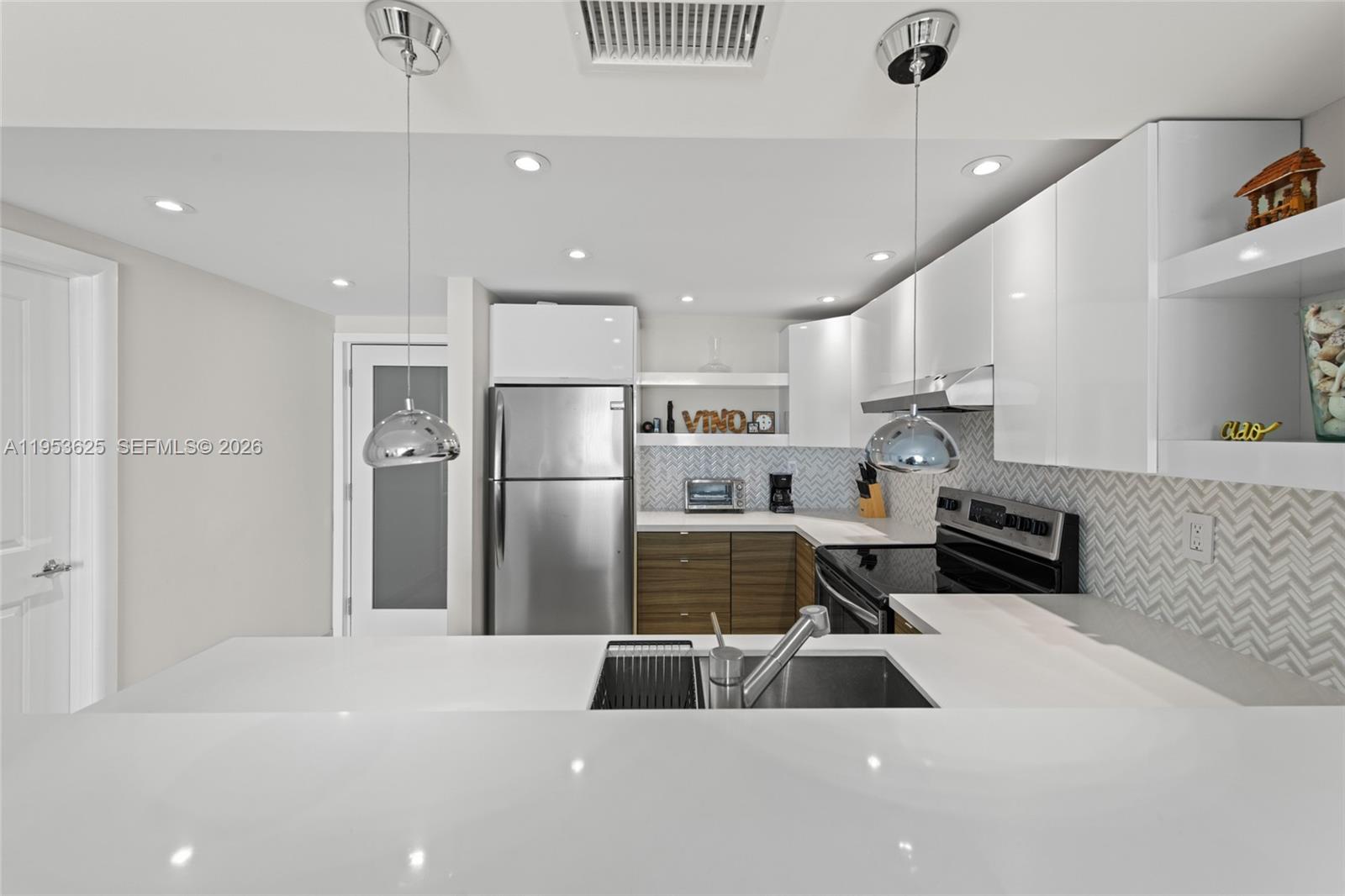 1665 Bay Rd #518 Miami Beach, FL 33139