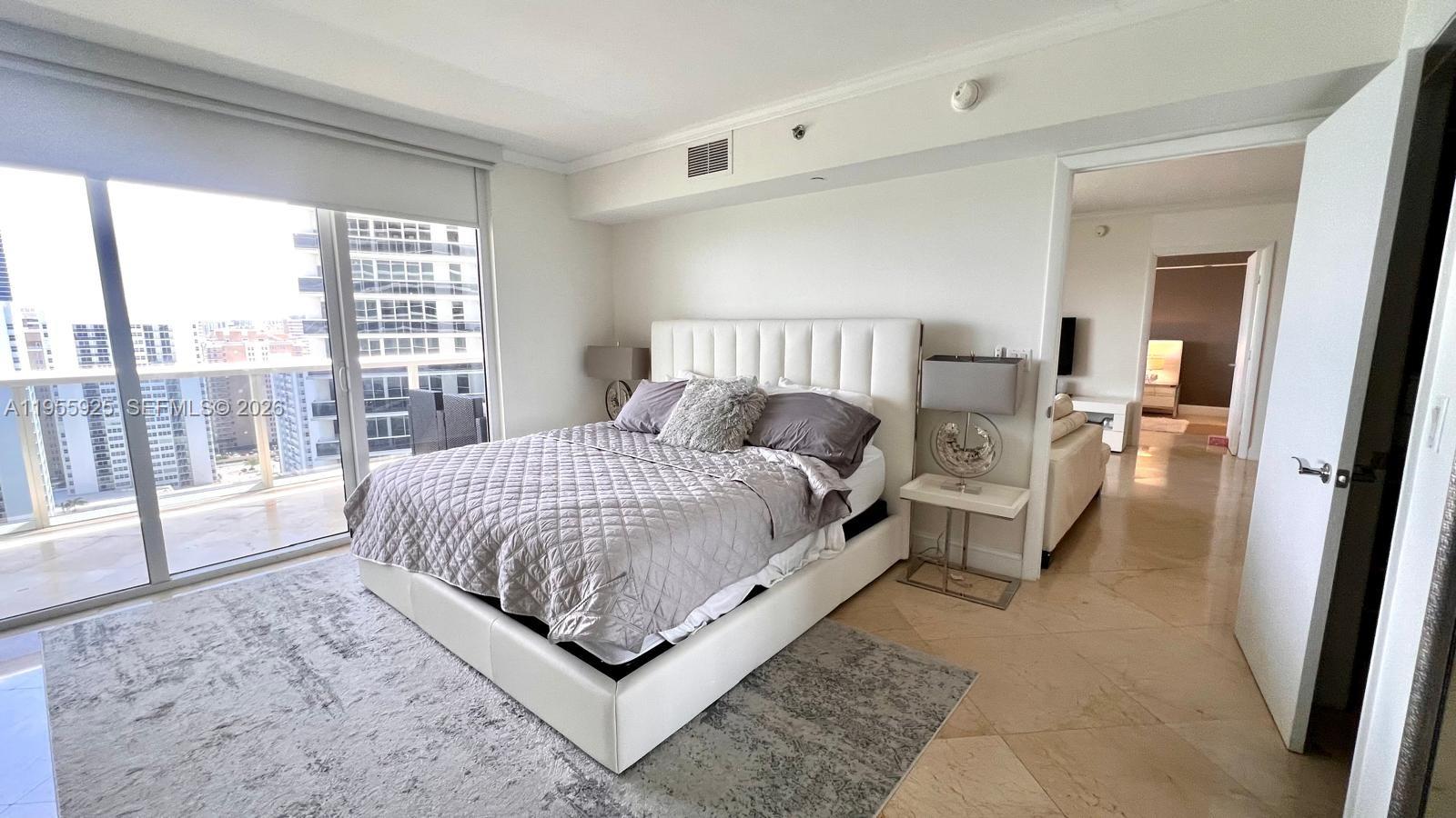 image Beach Club 211