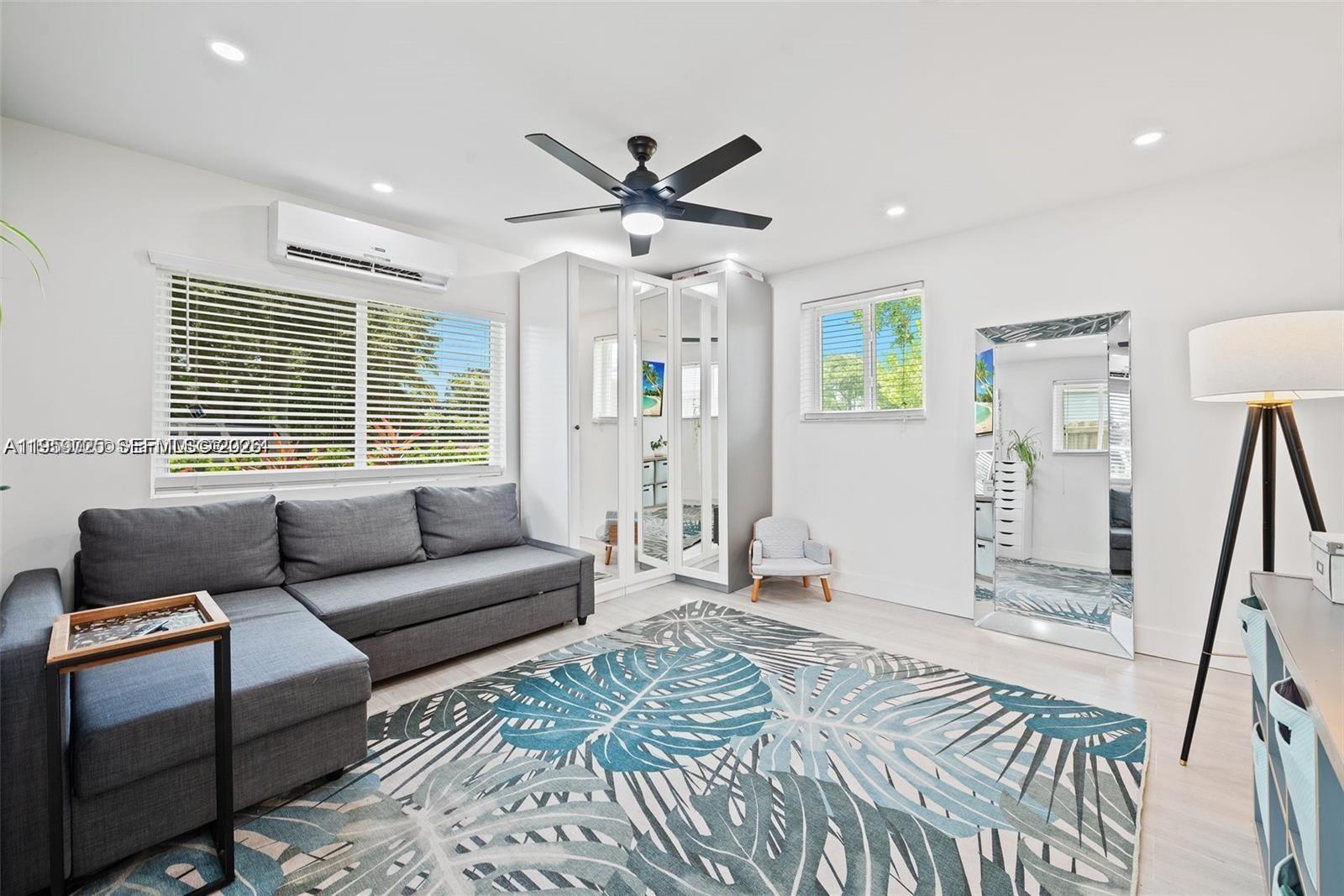 5021 SW 29th Ter Dania Beach, FL 33312