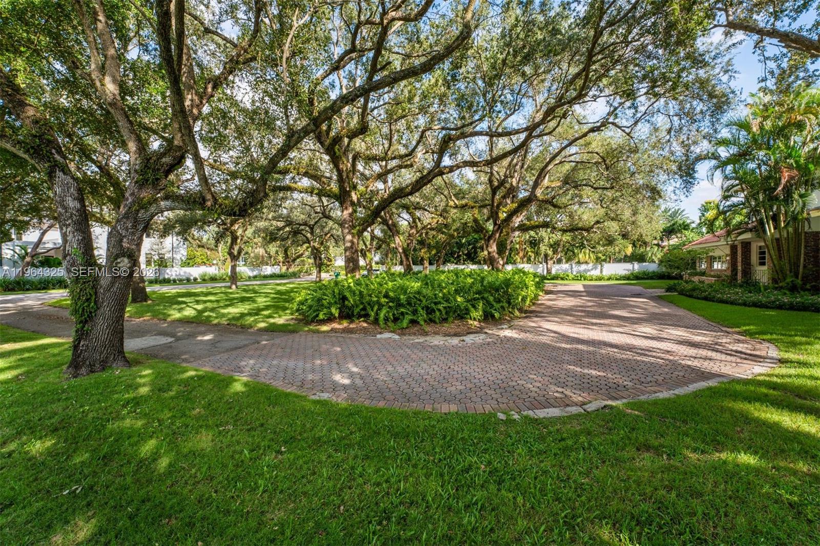 7301 Ponce De Leon Rd Miami, FL 33143