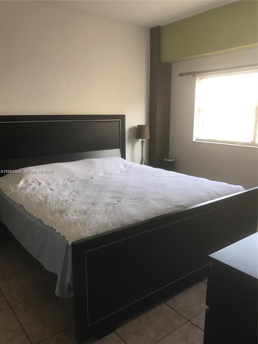 1960 Marseille Dr #305 Miami Beach, FL 33141