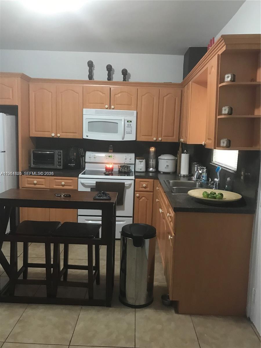 1960 Marseille Dr #305 Miami Beach, FL 33141