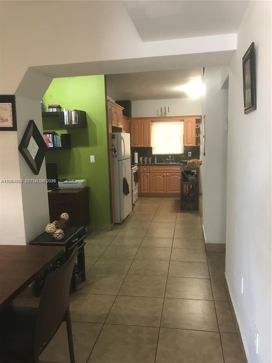 1960 Marseille Dr #305 Miami Beach, FL 33141