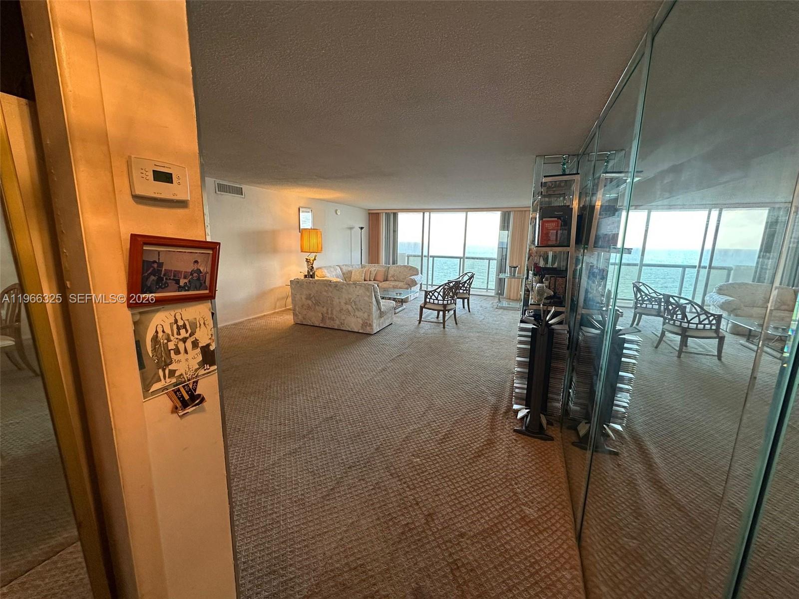 6039 Collins Ave #1517 Miami Beach, FL 33140