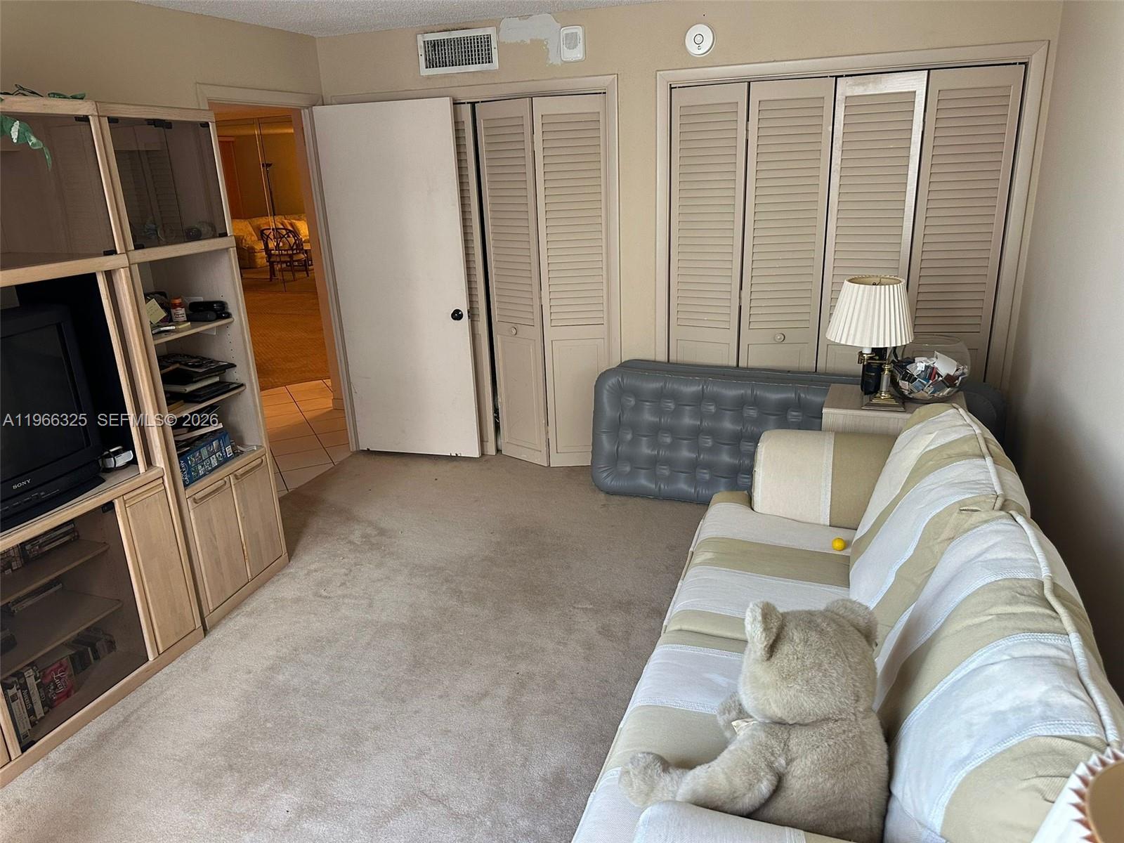 6039 Collins Ave #1517 Miami Beach, FL 33140