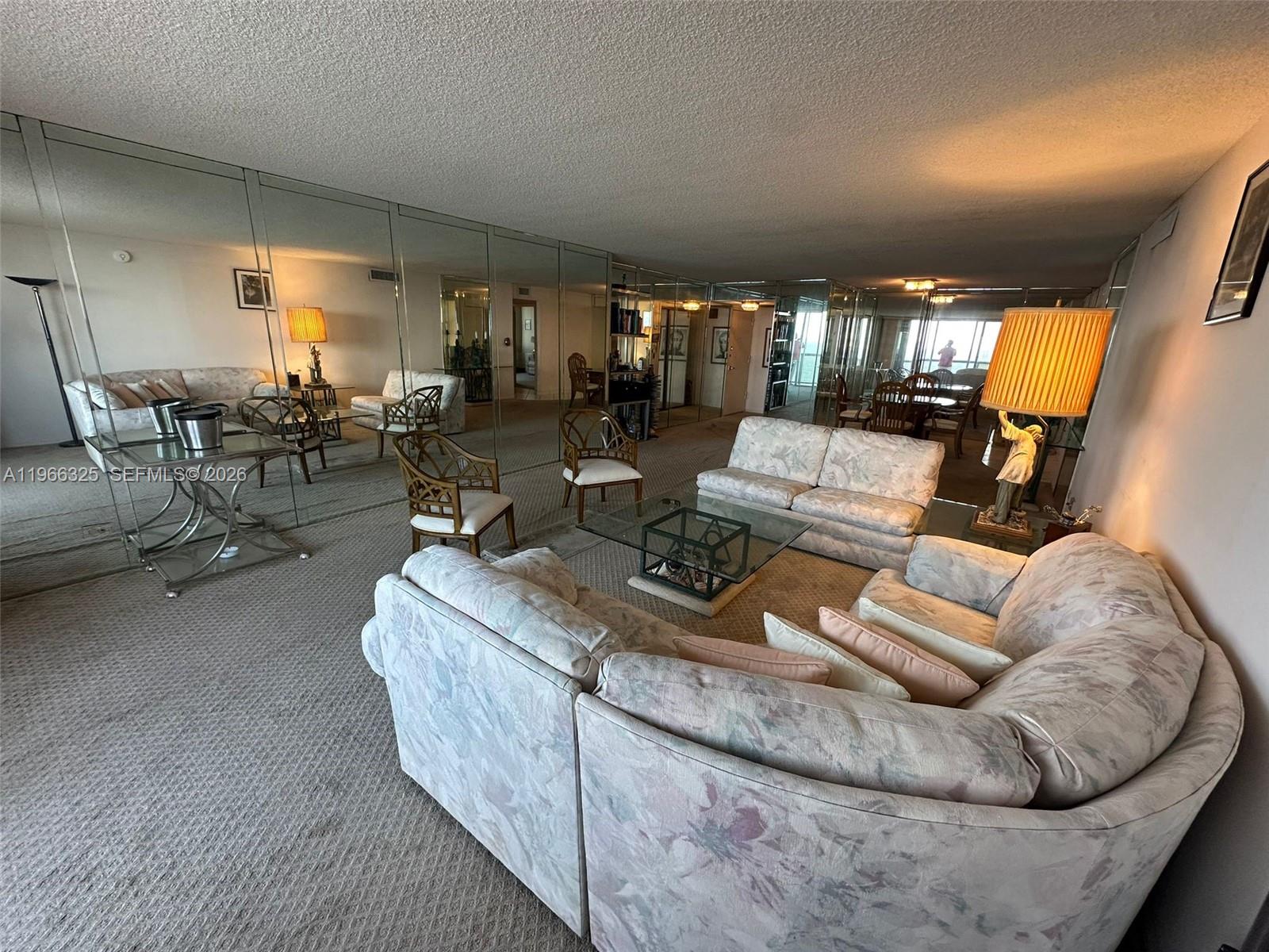 6039 Collins Ave #1517 Miami Beach, FL 33140