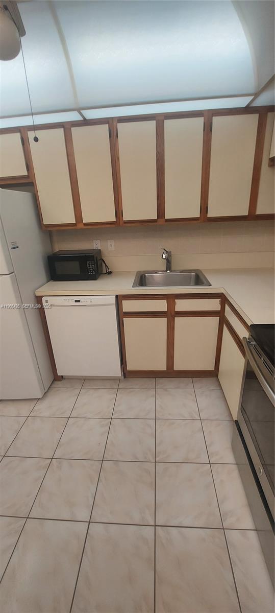 4334 NW 9th Ave #9-2G Deerfield Beach, FL 33064