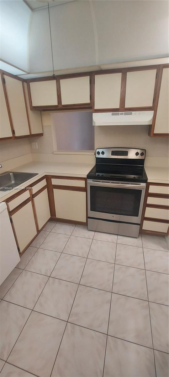 4334 NW 9th Ave #9-2G Deerfield Beach, FL 33064