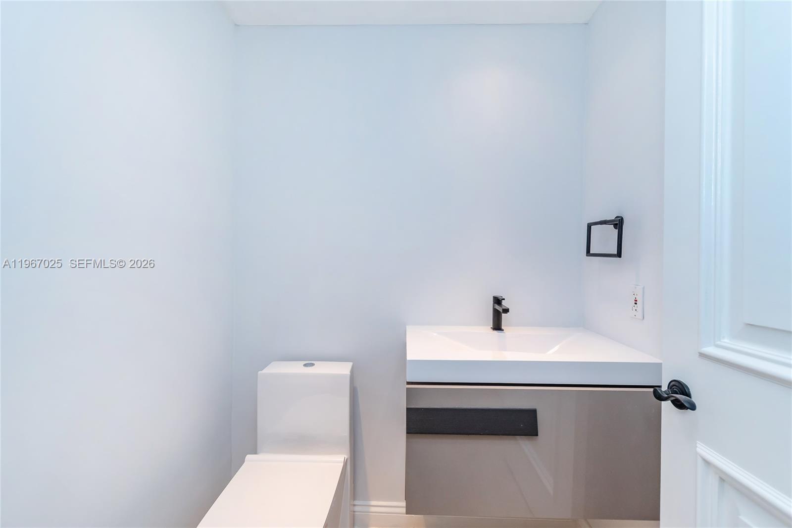 791 Crandon Blvd #507 Key Biscayne, FL 33149