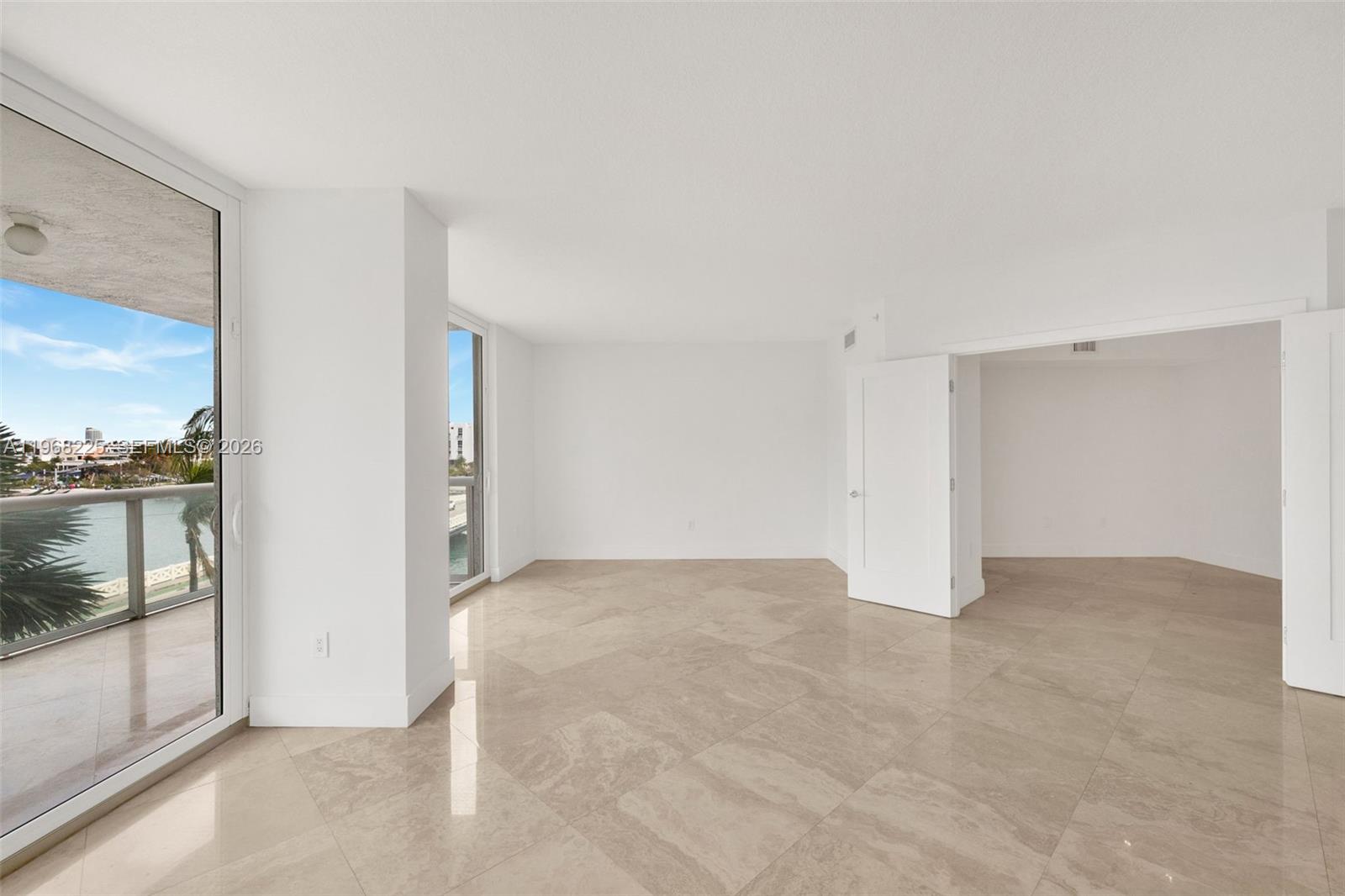 10 Venetian Way #403 Miami Beach, FL 33139