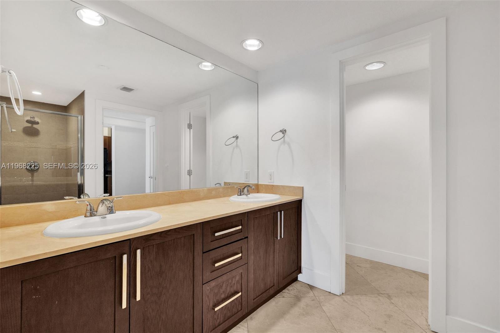 10 Venetian Way #403 Miami Beach, FL 33139