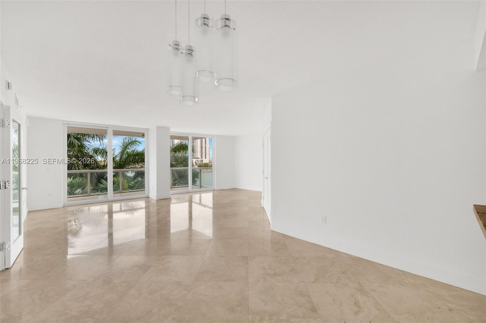 10 Venetian Way #403 Miami Beach, FL 33139