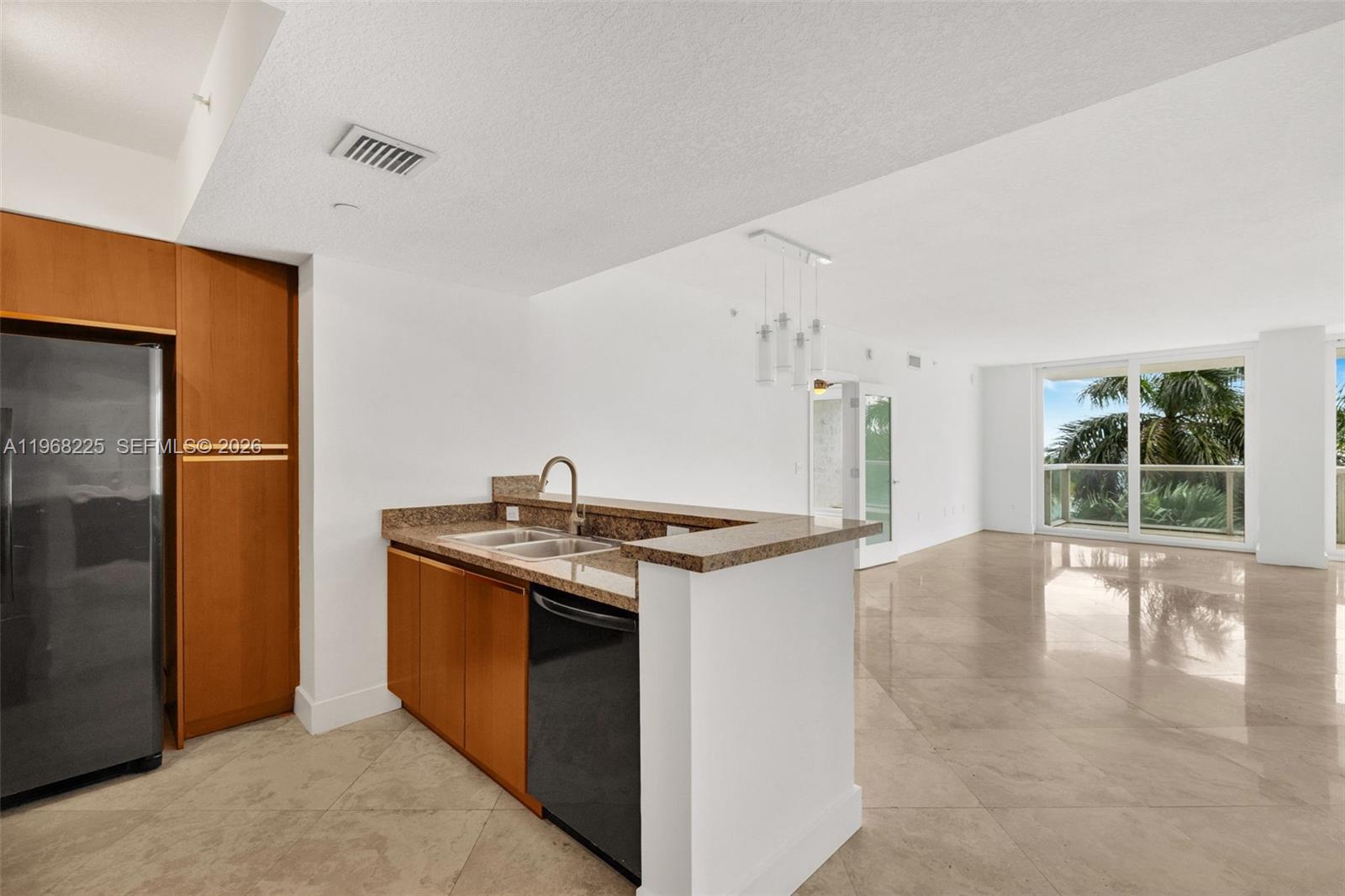 10 Venetian Way #403 Miami Beach, FL 33139
