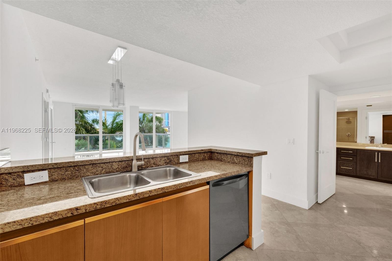 10 Venetian Way #403 Miami Beach, FL 33139