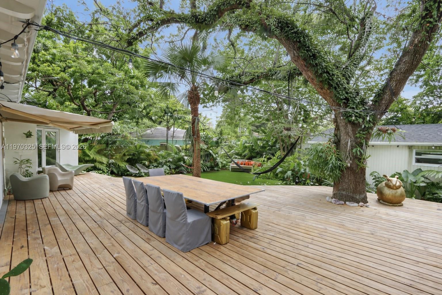 842 NW 9th Ct Miami, FL 33136