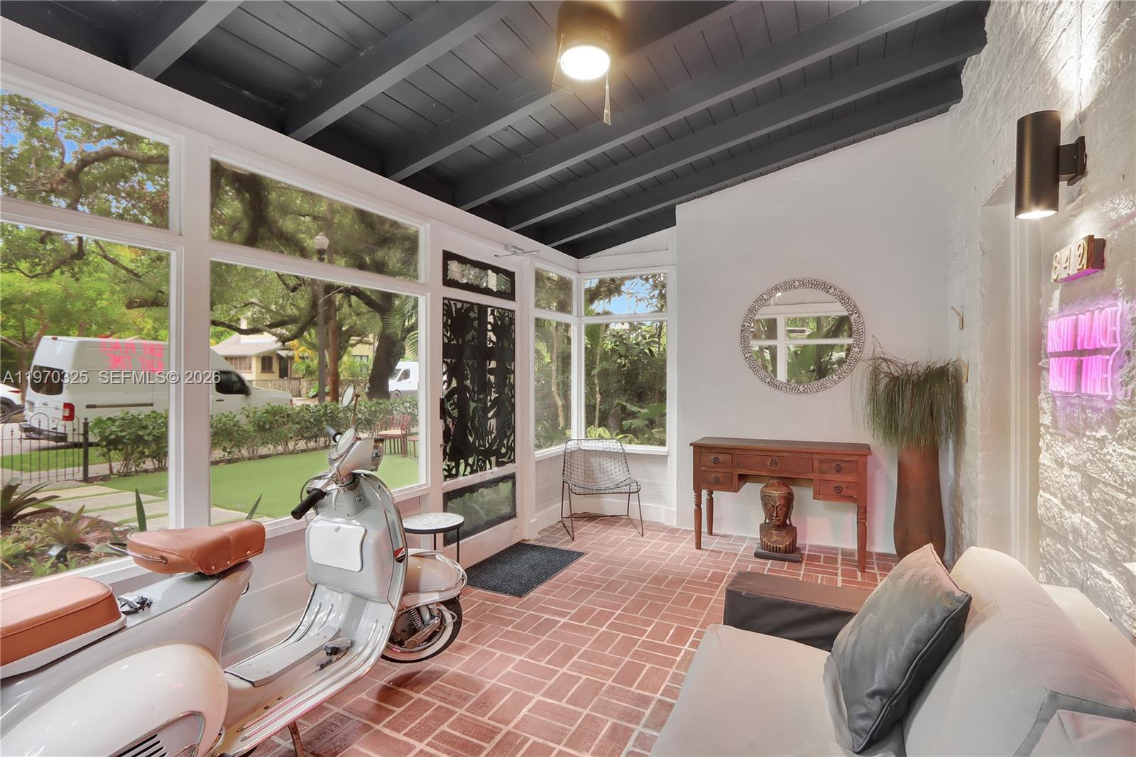 842 NW 9th Ct Miami, FL 33136