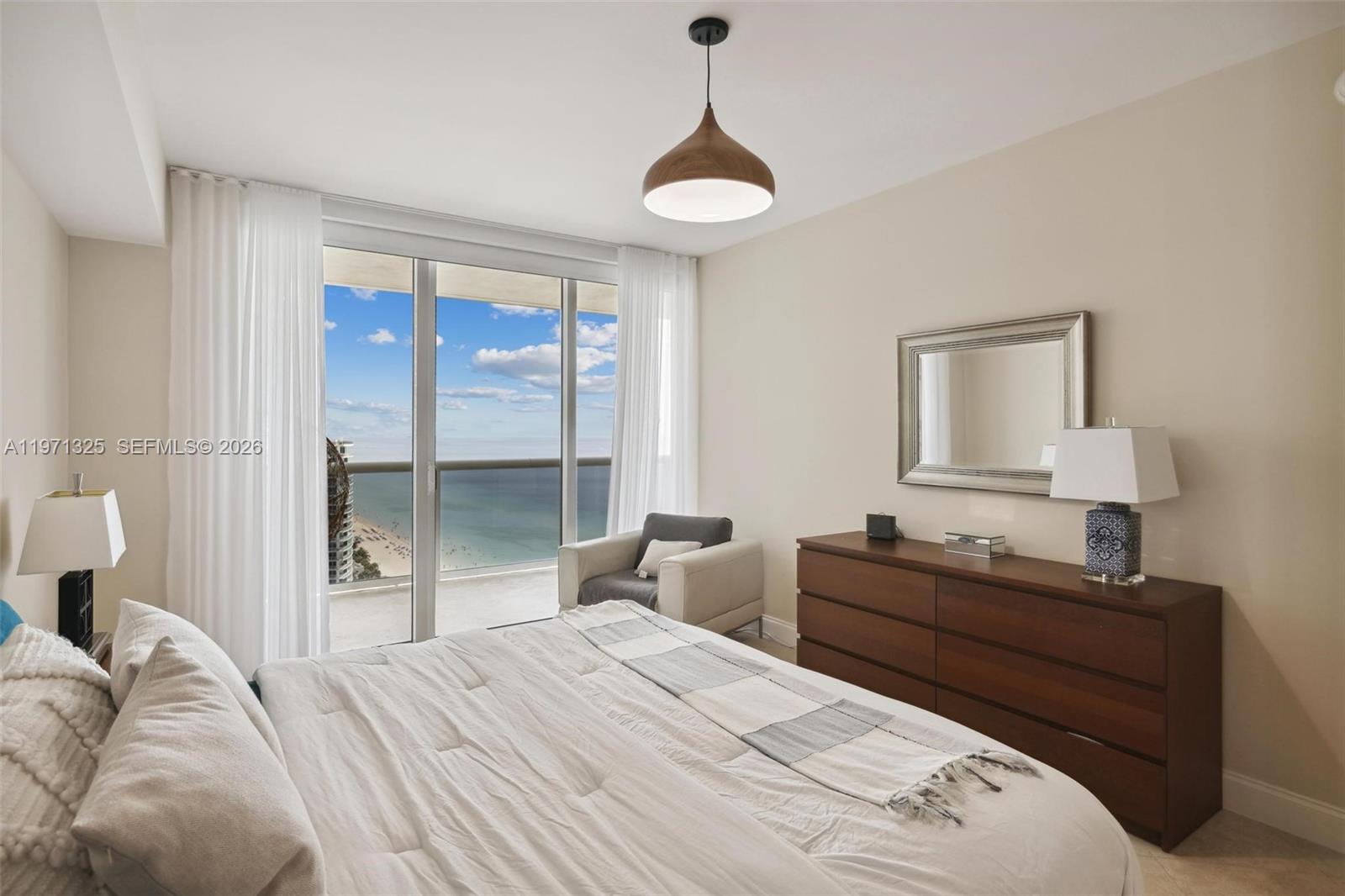 image Beach Club 215