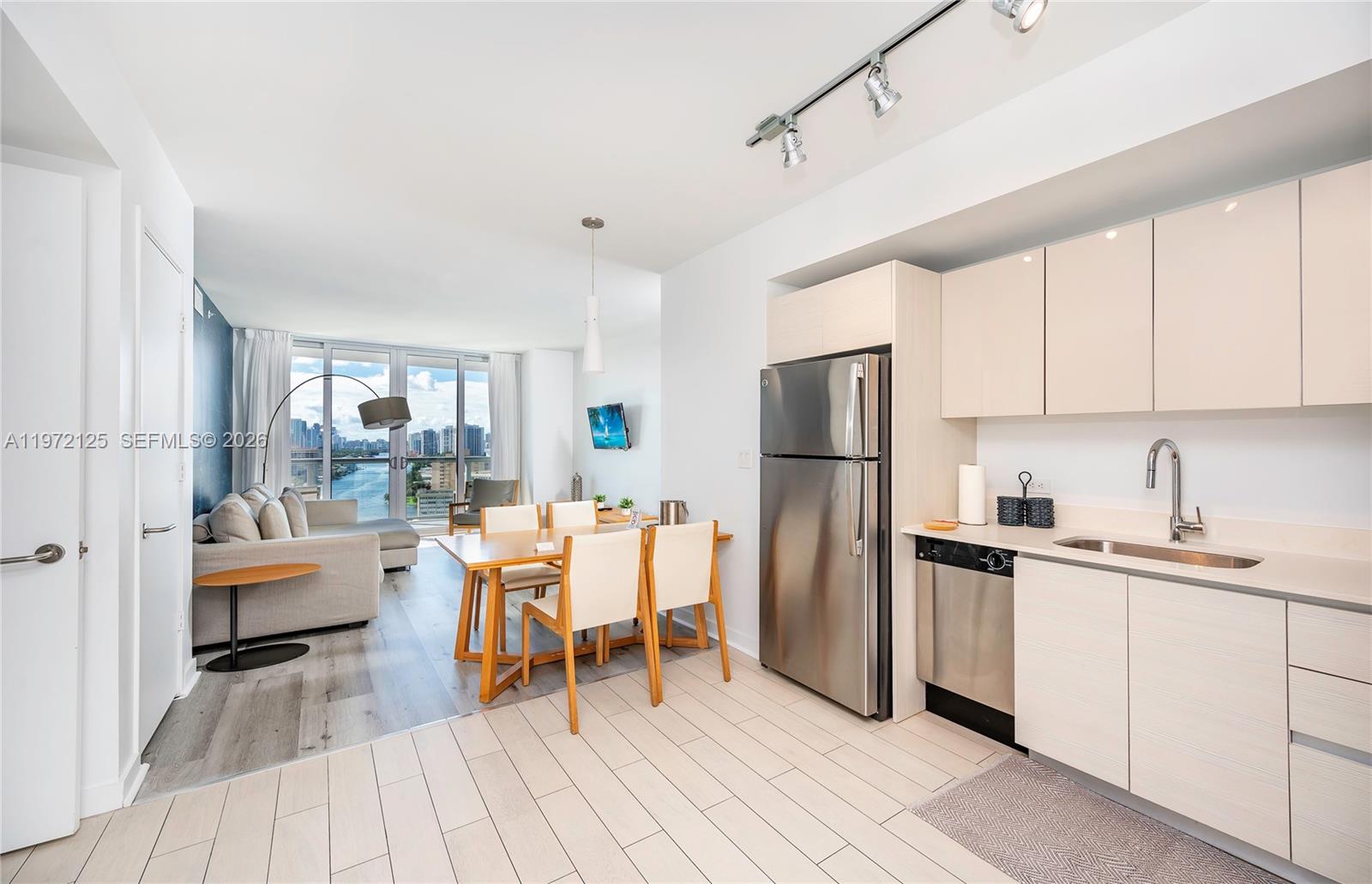 image Beachwalk Condominium9