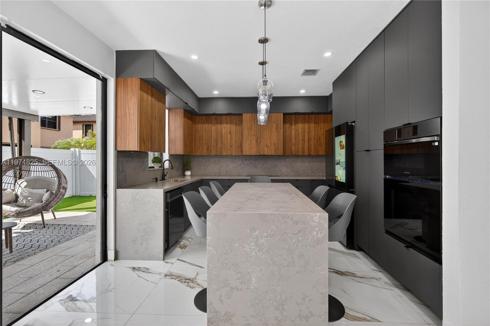 3542 W 93rd Pl Hialeah, FL 33018