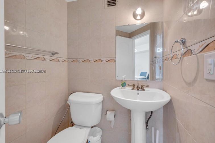 999 Brickell Bay Dr #2007 Miami, FL 33131