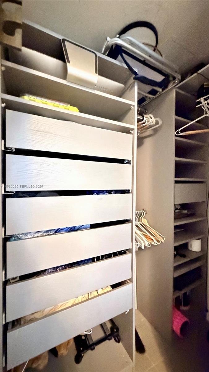 1600 NE 1st Ave #2009 Miami, FL 33132