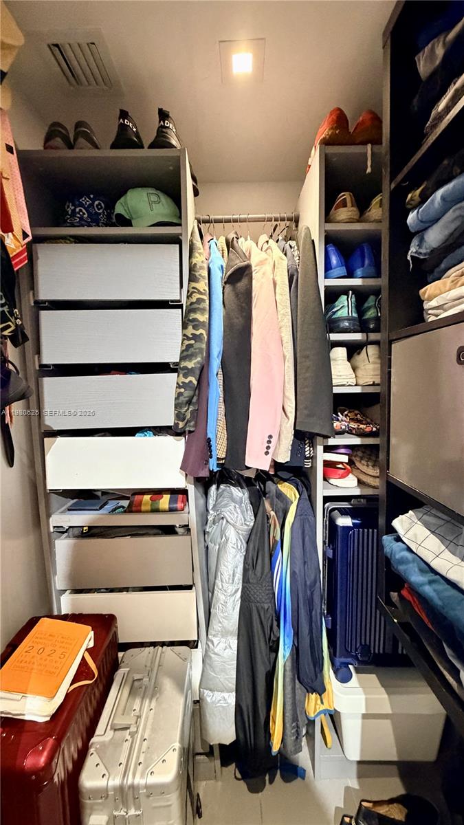 1600 NE 1st Ave #2009 Miami, FL 33132