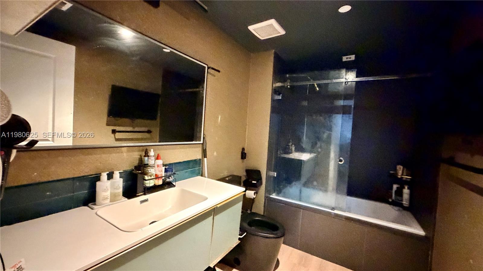 1600 NE 1st Ave #2009 Miami, FL 33132