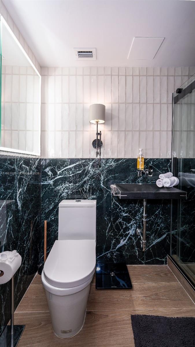 5255 Collins Ave #12F Miami Beach, FL 33140