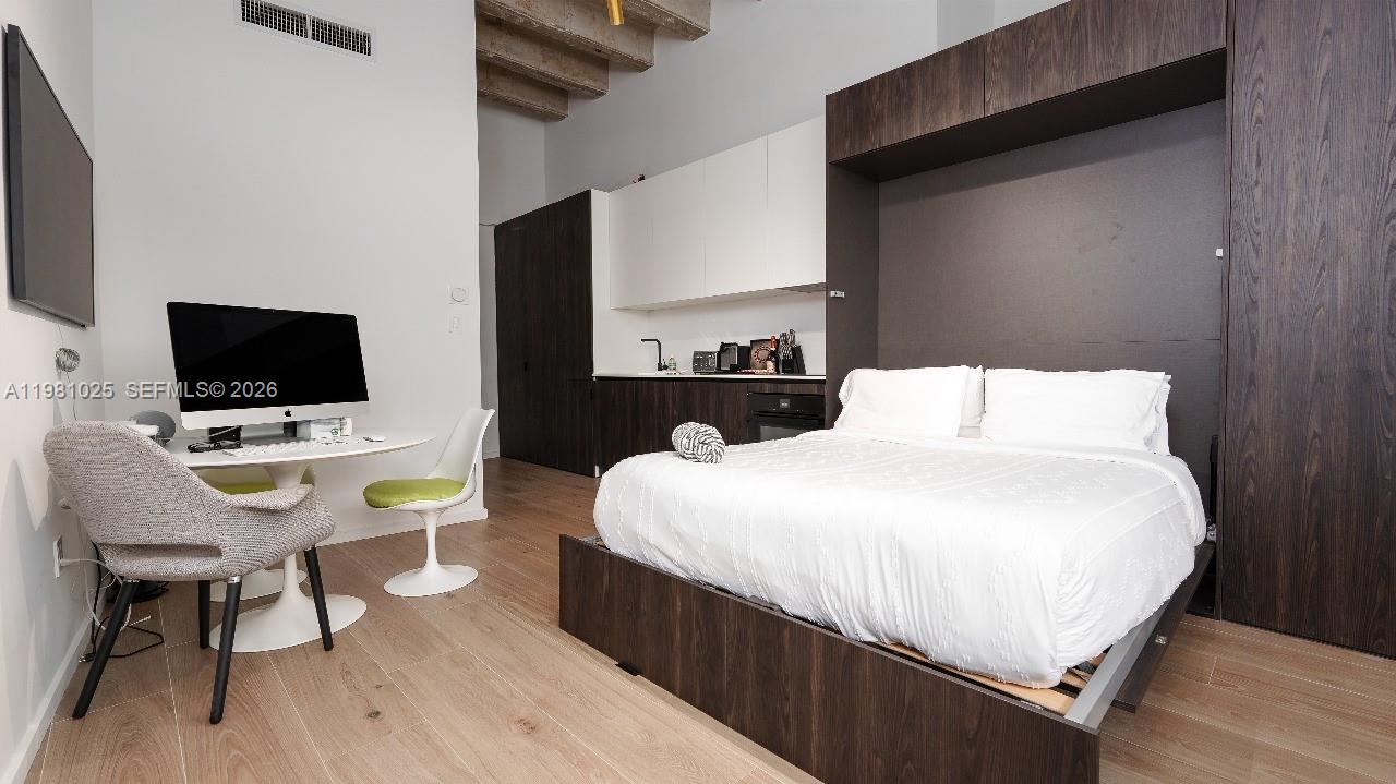 5255 Collins Ave #12F Miami Beach, FL 33140