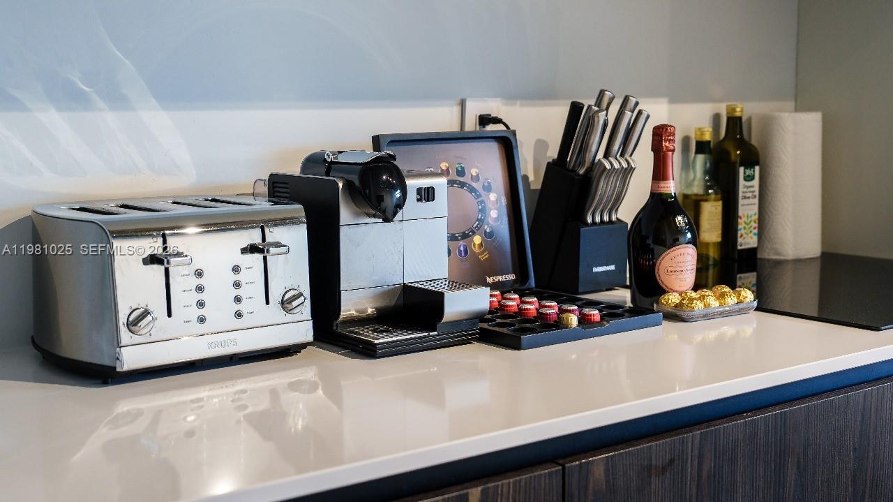 5255 Collins Ave #12F Miami Beach, FL 33140