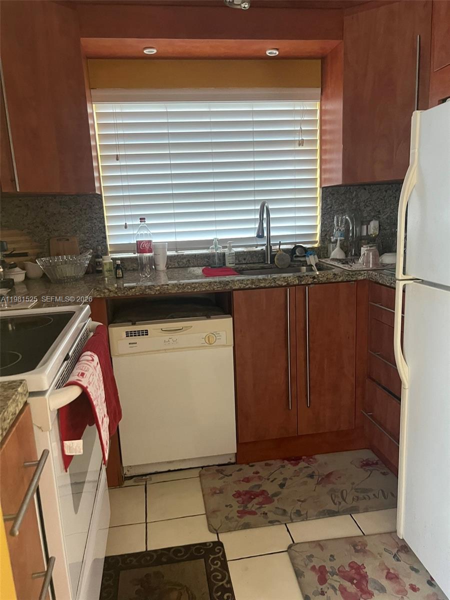 1100 Colony Pt Cir #201 Pembroke Pines, FL 33026