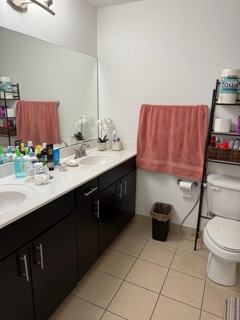 424 NE 194th Ter Miami, FL 33179