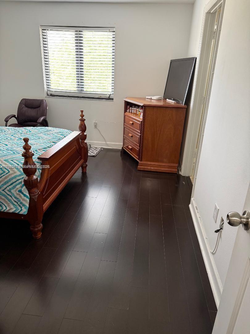 424 NE 194th Ter Miami, FL 33179