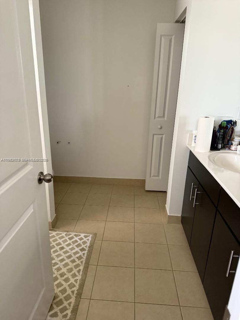 424 NE 194th Ter Miami, FL 33179