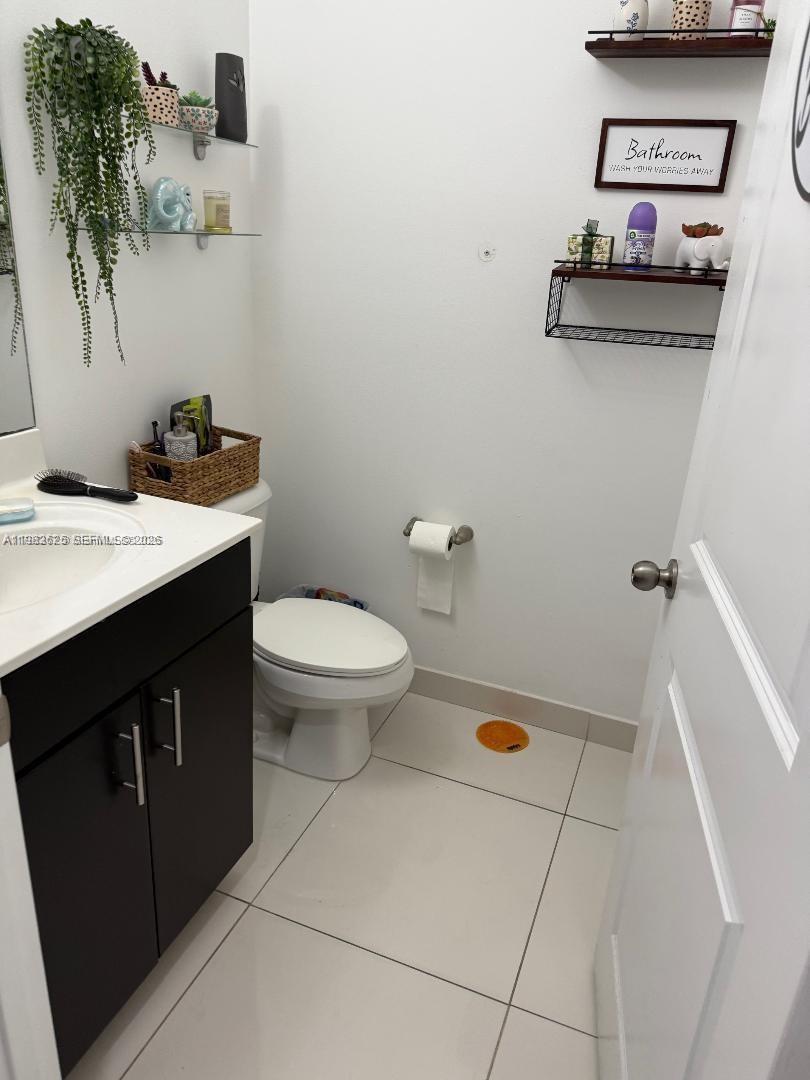 424 NE 194th Ter Miami, FL 33179