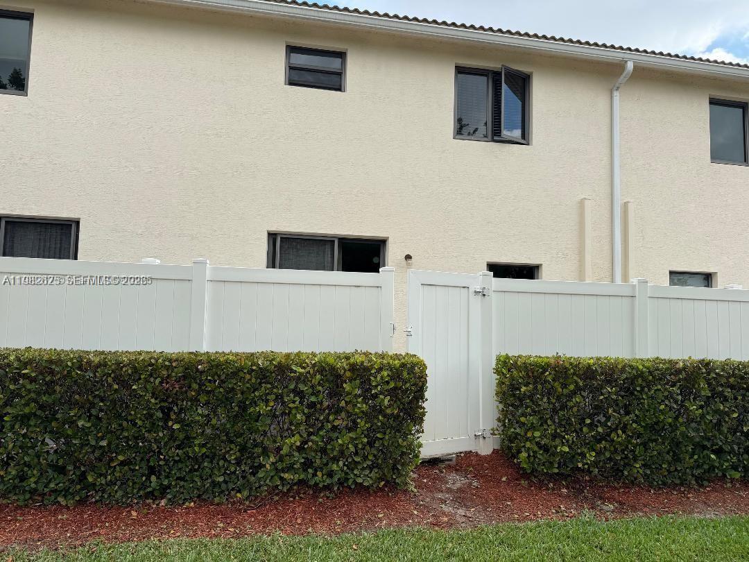 424 NE 194th Ter Miami, FL 33179