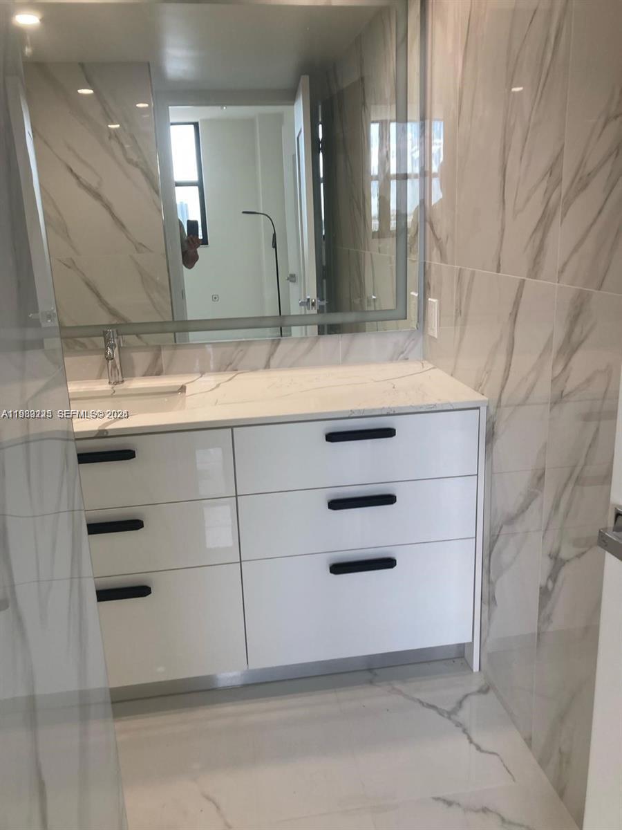 image Winston Towers 70018