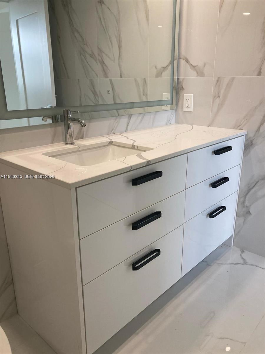 image Winston Towers 70019