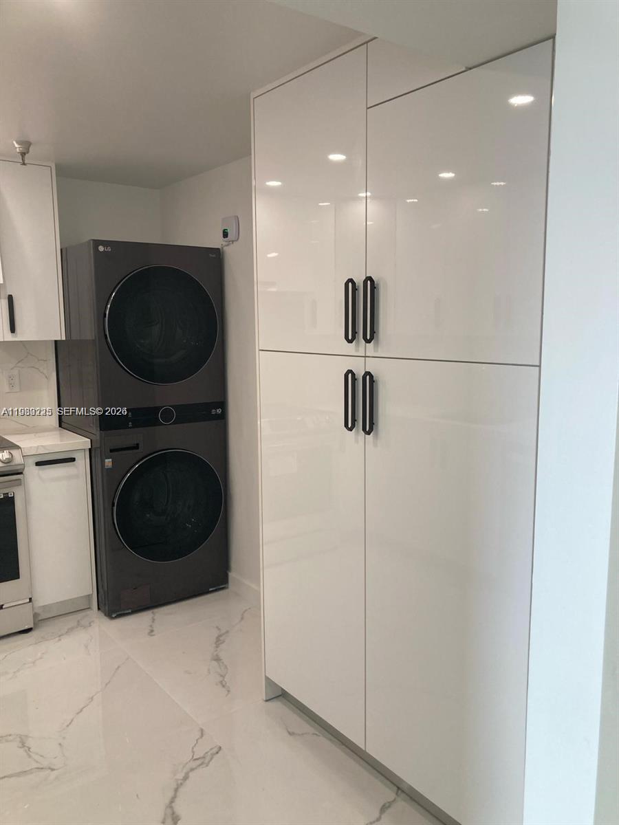 image Winston Towers 7002