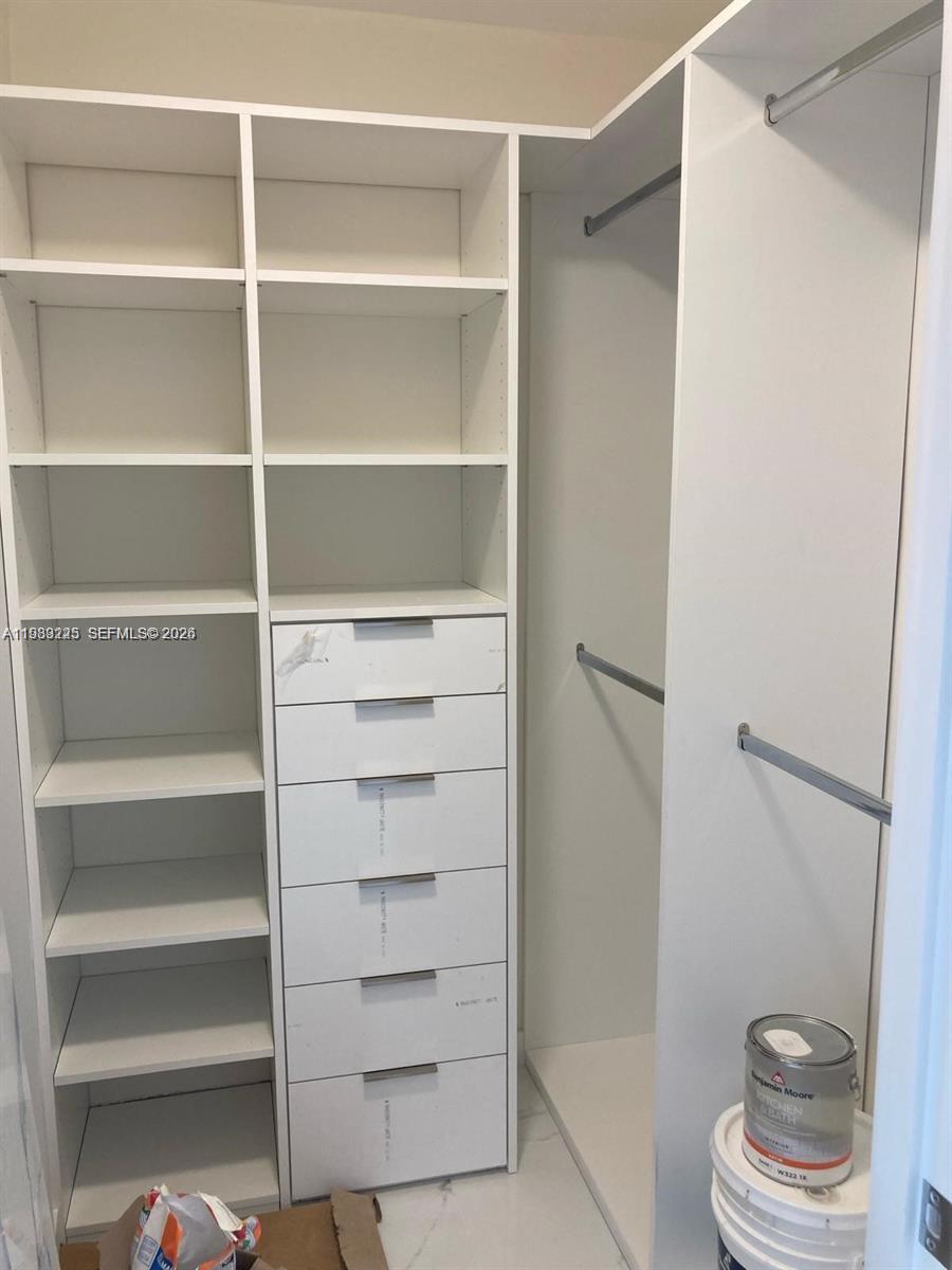 image Winston Towers 7006