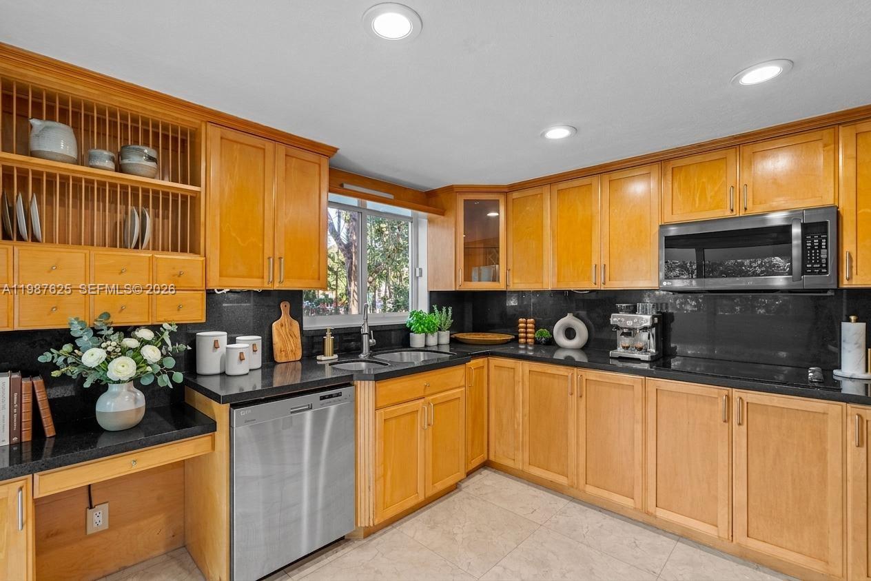 4000 Alhambra Cir Coral Gables, FL 33146