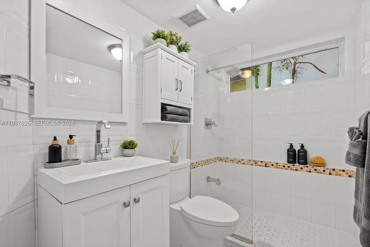 4000 Alhambra Cir Coral Gables, FL 33146