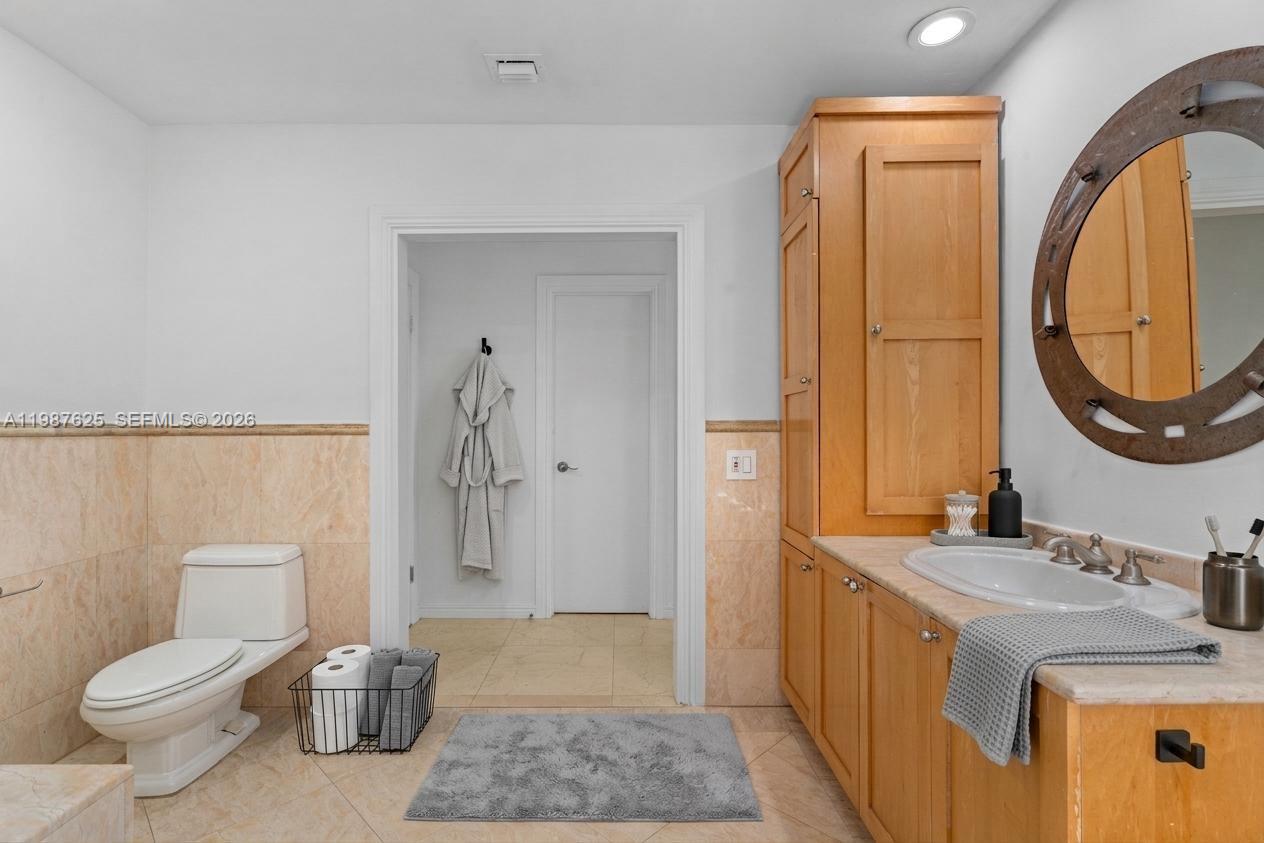 4000 Alhambra Cir Coral Gables, FL 33146