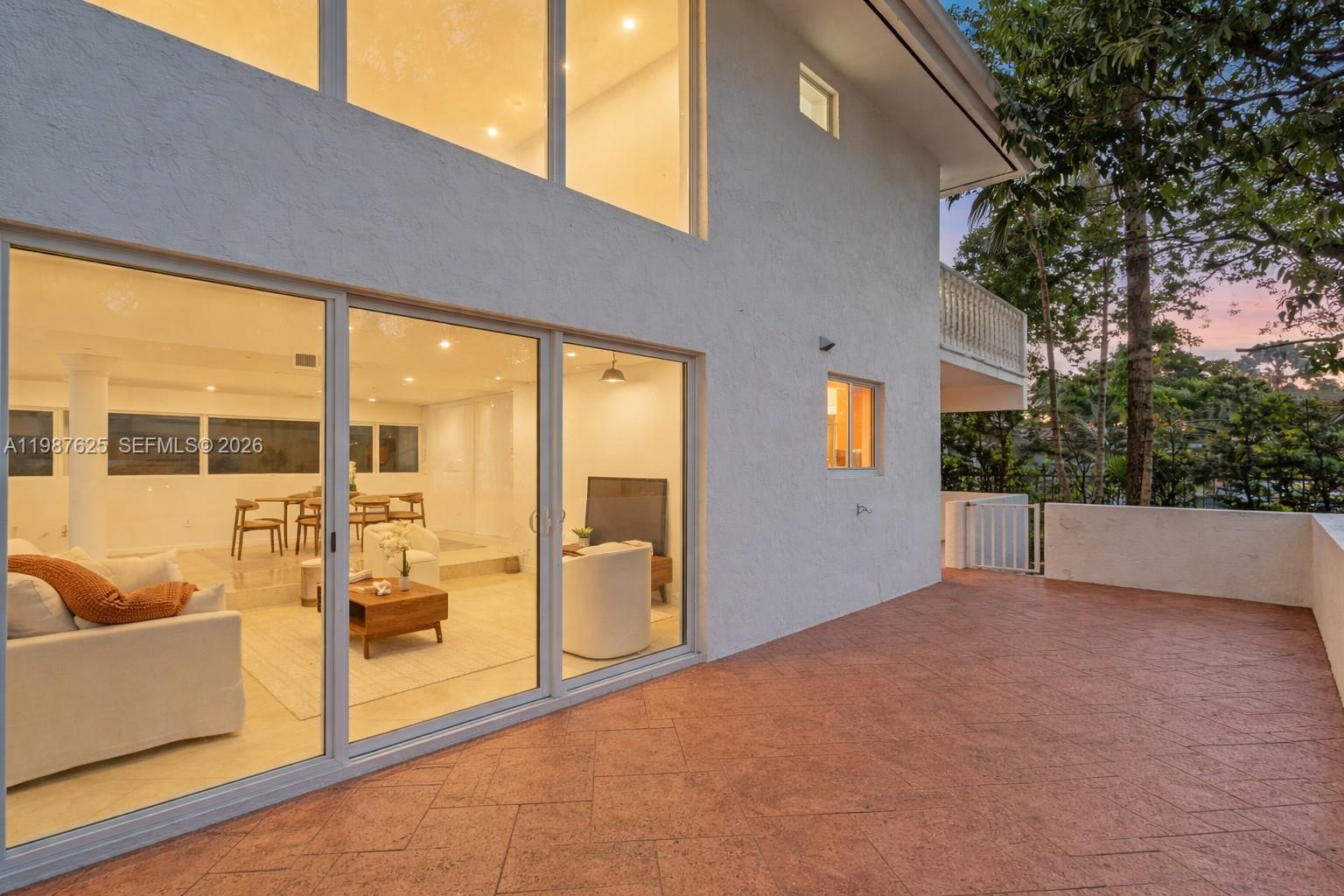 4000 Alhambra Cir Coral Gables, FL 33146