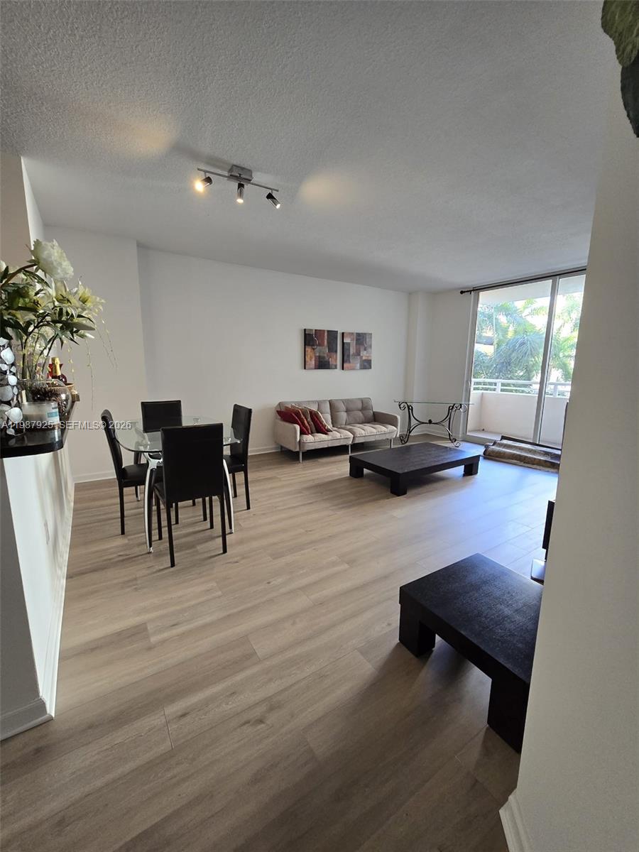 image The Venture at Aventura1